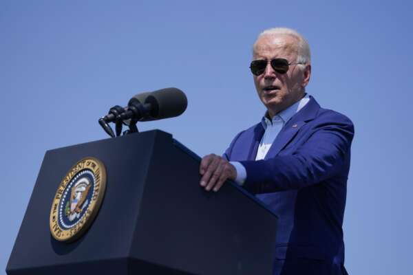 Joe Biden positivo al Covid, il presidente USA in isolamento: “Prende il farmaco Paxlovid”