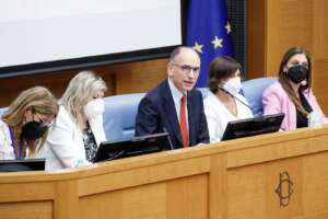 Direzione PD, Letta chiude le porte ai 5 Stelle e annuncia battaglia: “O noi o Meloni, pronto a fare il front runner”