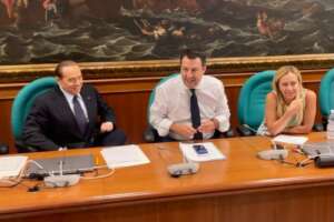 Nel centrodestra intesa sui collegi ma è guerra sulla spartizione di quelli ‘blindati’: Meloni, Salvini e Berlusconi si scannano
