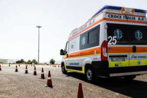 Ambulanza interviene per incidente e scoppia la rissa: “Forze dell’ordine non arrivavano, siamo scappati”