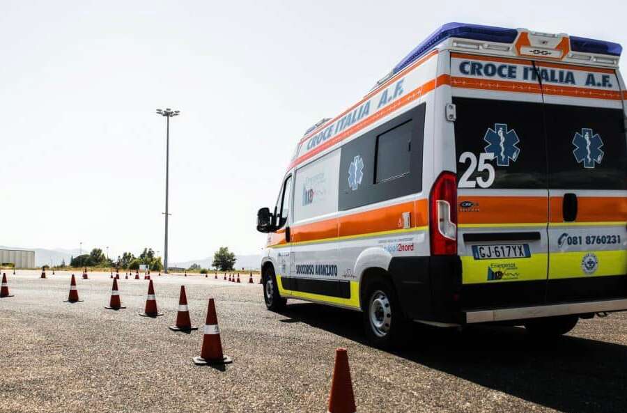 Ambulanza interviene per incidente e scoppia la rissa: “Forze dell’ordine non arrivavano, siamo scappati”