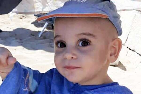 Omicidio del piccolo Evan, ergastolo per la madre e il compagno: il bimbo morto dopo mesi di botte