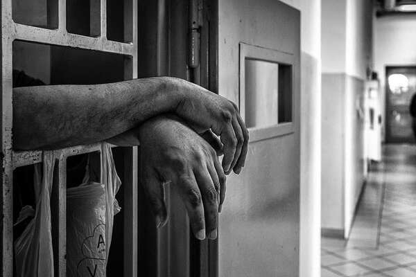Inferno carcere, Sossio è il 45esimo suicida dell’anno: senza rieducazione non c’è futuro in cella