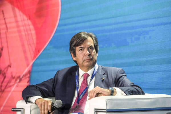 Classifica Top Manager Reputation 2022: Carlo Messina saldo al primo posto, sul podio Starace