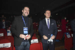 Grillini e leghisti da pecore a leoni: arriva il vitalizio e inizia la campagna elettorale