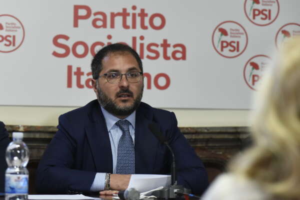 “Grillini irresponsabili, per il dopo Draghi torni la politica”, intervista a Enzo Maraio