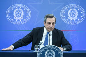 Il governo Draghi al capolinea, tra inflazione impazzita, povertà e sotto i ricatti di Conte