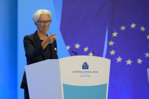 La Bce si spacca ma alza i tassi al 4,5%: mutui alle stelle, rata passa da 456 a 759 euro in un anno