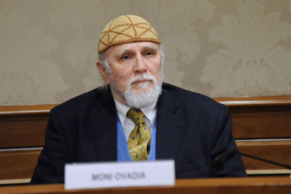 Intervista a Moni Ovadia: “Altro che stato di pace, l’Ue si è ridotta a stato americano”