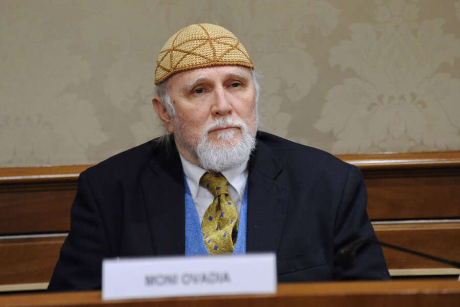 Intervista a Moni Ovadia: “Altro che stato di pace, l’Ue si è ridotta a stato americano”