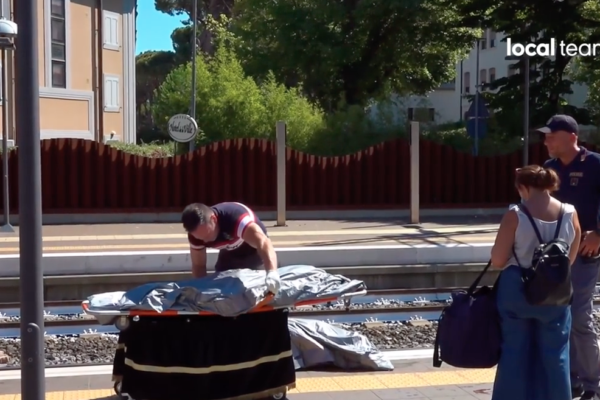 Sorelle travolte da Frecciarossa a Riccione, le vittime avevano 15 e 17 anni: “Il fischio del treno e l’urlo nostro”