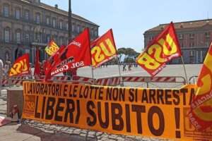 Sindacalisti arrestati, operai in piazza anche a Napoli