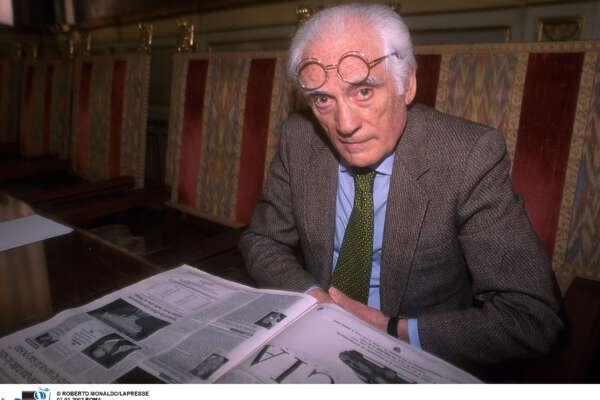 © ROBERTO MONALDO/LAPRESSE
07-03-2002 ROMA
INTERNI
NELLA FOTO ANGELO GUGLIELMI