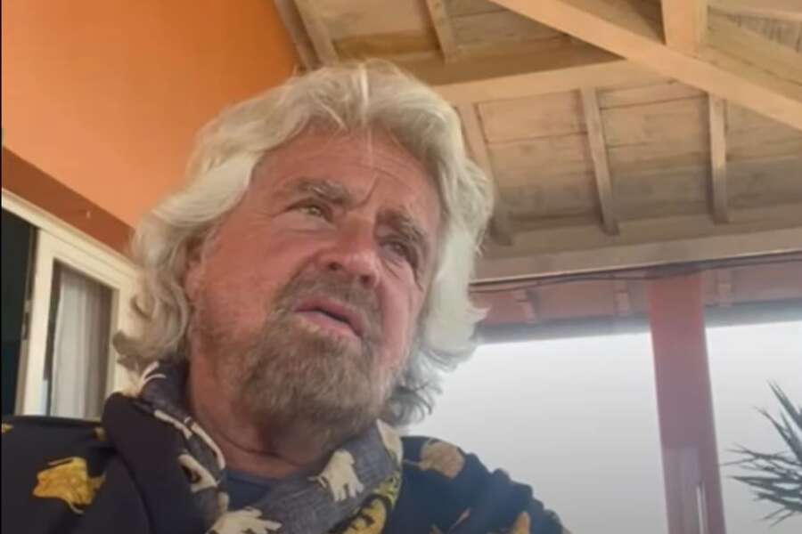 Grillo non vuole “morire” come Di Maio: “‘Gigino ‘a’ cartelletta’ aspetta la Nato, due mandati legge di Stato”