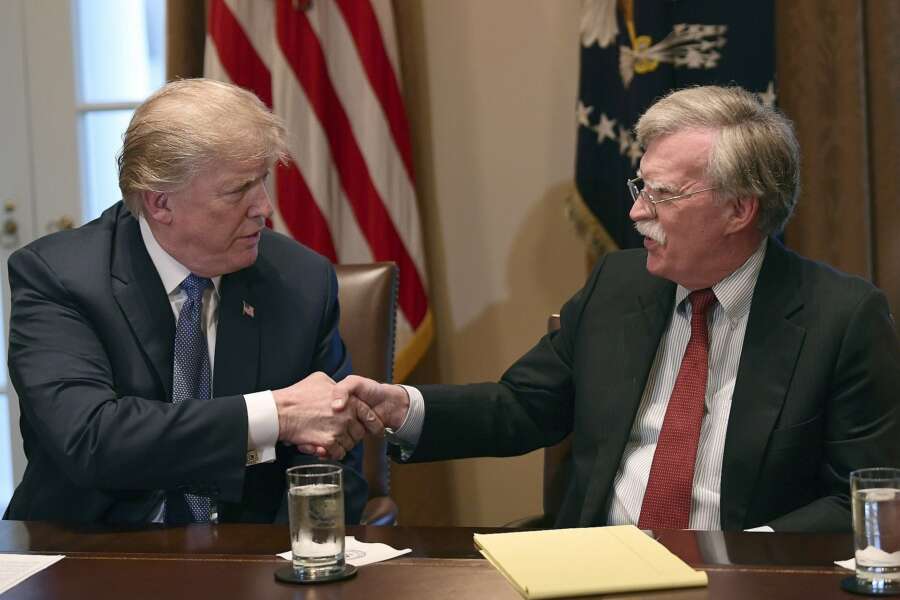 John Bolton, l’ammissione alla Cnn dell’ex consigliere di Trump: “Ho contribuito a colpi di Stato”