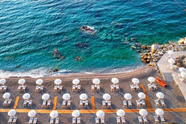 Come sarà il Tantra club Privè, l’oasi per nudisti sulle rive del Po: “Un’icona trasgressiva per coppie libertine”