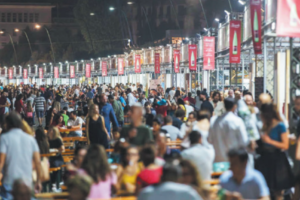 Arriva il Bufala Fest a Napoli, la festa della mozzarella sul lungomare: il Comune ha pianificato l’evento o sarà caos?