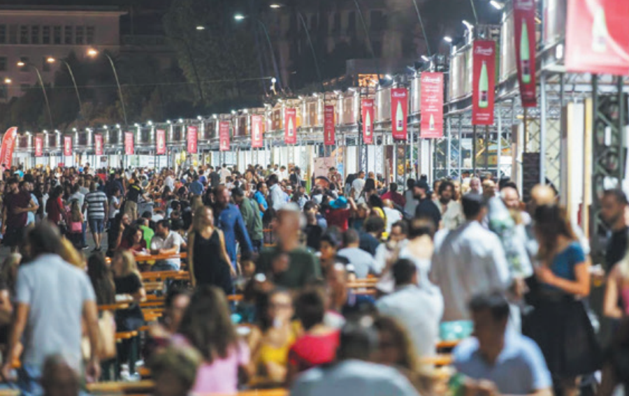 Arriva il Bufala Fest a Napoli, la festa della mozzarella sul lungomare: il Comune ha pianificato l’evento o sarà caos?