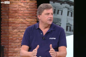 Carlo Calenda è pronto a fare il premier: “Se Draghi non è disponibile, ci sono io”