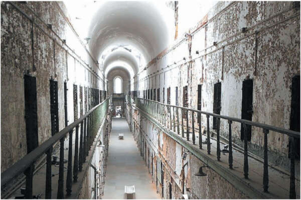 Poggioreale esplode, il carcere è disumano ma dal Governo solo “passerelle e chiacchiere”