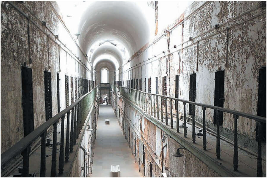 Poggioreale esplode, il carcere è disumano ma dal Governo solo “passerelle e chiacchiere”