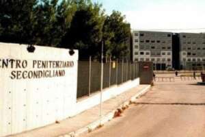 Dramma nel carcere Secondigliano, detenuto 72enne si accascia e muore: è l’ottavo dall’inizio dell’anno