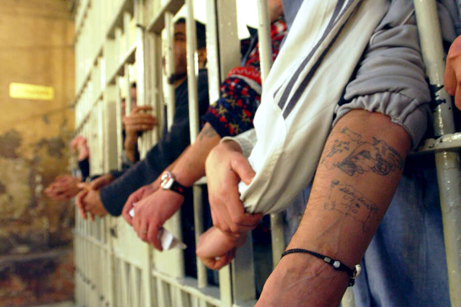 SOVRAFFOLAMENTO CARCERI FOTO DI ARCHIVIO – CONCERTO DI NATALE AL CARCERE DI SAN VITTORE
SBARRE…Luogo: MILANO data: 20031213
p.s. la foto è utilizzabile nel rispetto del contesto in cui è stata scattata, e senza intento diffamatorio del decoro delle persone rappresentate – Fotografo: FOTOGRAMMA