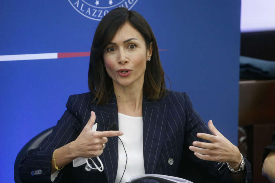 Carfagna lascia Forza Italia per Carlo Calenda: “Scelgo Azione per salvare il Paese dagli estremismi, Meloni al governo un’incognita”