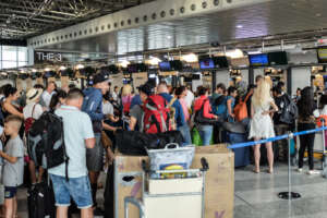 Togliete tutto agli italiani ma non le vacanze: pur di partire tagliano altre spese ma uno su tre riduce la durata a causa dei rincari Togliete tutto agli italiani ma non le vacanze: pur di partire tagliano altre spese ma uno su tre riduce la durata a causa dei rincari