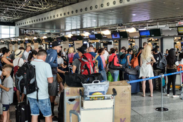 Stop ai voli: dalle 10 lo sciopero negli aeroporti. Dura fino alle 18. Ecco come ottenere i rimborsi