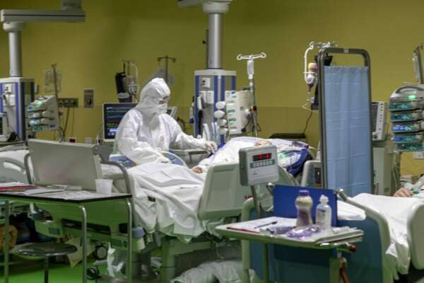 Muore a 10 anni per Covid a Frosinone, i genitori denunciano: “Mancava ambulanza per trasferirlo a Roma”