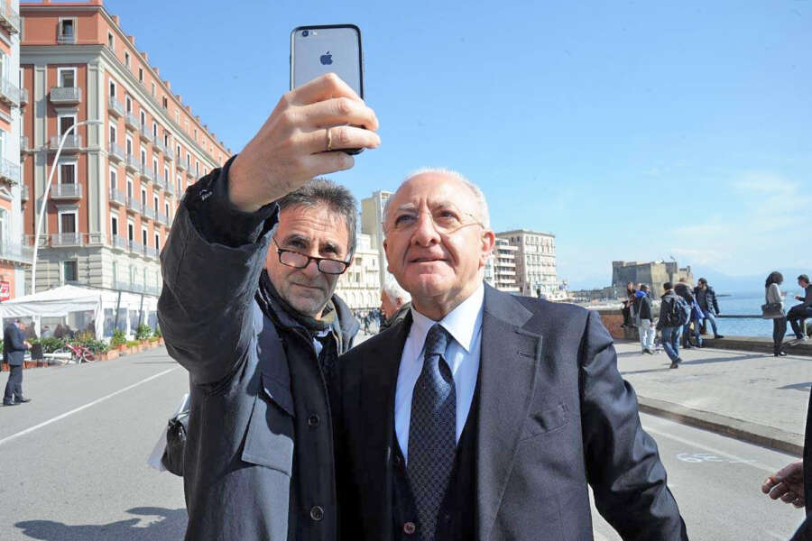 A piedi e al buio con la Circum, solo De Luca è l’unico a non vedere i disastri di De Gregorio