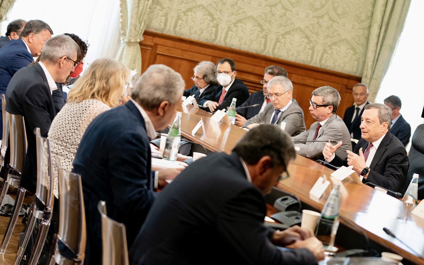 Decreto Aiuti bis, ‘tagliato’ il bonus 200 euro: interventi in pusta paga di decontribuzione e rivalutazione delle pensioni Decreto Aiuti bis, ‘tagliato’ il bonus 200 euro: interventi in pusta paga di decontribuzione e rivalutazione delle pensioni