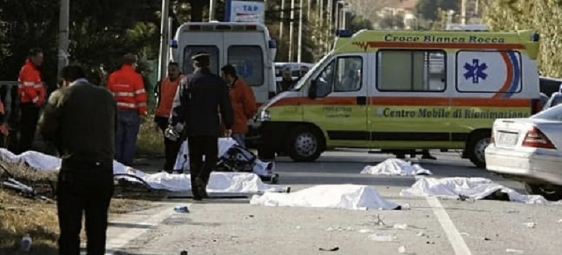 Ha un malore in auto e travolge gruppo di ciclisti: quattro morti e 6 feriti, strage a Grosseto