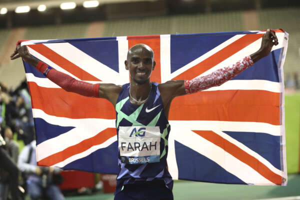 La vera storia di Mo Farah, re dell’atletica con un passato da schiavo: deportato e venduto da bambino in Inghilterra