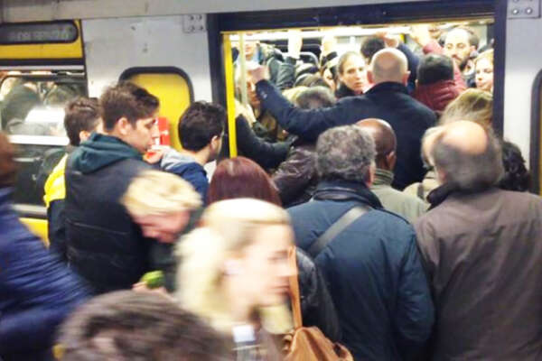 De Luca inaugura i trasporti via mare: ma per l’inferno Eav che si fa?