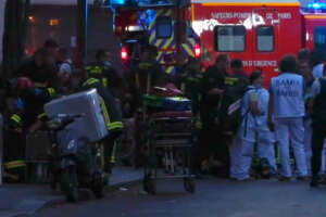 Agguato feroce nel cuore di Parigi: un morto e 4 feriti nella sparatoria al bar