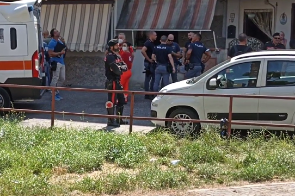 Duplice omicidio a Ponticelli, ammazzati nel basso mentre lavorano: “Sono stato io”