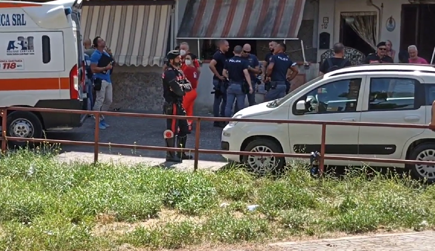 Duplice omicidio a Ponticelli, ammazzati nel basso mentre lavorano: “Sono stato io”