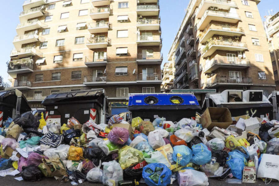 Accadde Oggi 6 ottobre, aumento record delle tasse sui rifiuti: + 67%