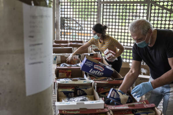 Prezzi alle stelle, per i cittadini il cibo diventa un souvenir in vista della crisi di settembre