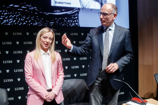 Foto Roberto Monaldo / LaPresse
18-05-2022 Roma
Politica
Presentazione del libro “Una democrazia eccentrica” di Giovanni Orsina
Nella foto Giorgia Meloni, Enrico Letta

Photo Roberto Monaldo / LaPresse
18-05-2022 Rome (Italy) 
Presentation of the book “Una democrazia eccentrica” by Giovanni Orsina
In the pic Giorgia Meloni, Enrico Letta