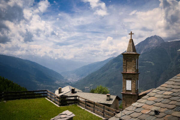 Foto Marco Alpozzi/LaPresse 
24 Maggio 2022 Salò, Italia 
sport ciclismo 
Giro d’Italia 2022 – edizione 105 – tappa 16 – 
Salò – Aprica (Sforzato Wine Stage) 
Nella foto: Panoramica Valtellina dalla discesa del Mortirolo 

Photo Marco Alpozzi/LaPresse 
May 24, 2022 Salò,  Italy 
sport Cycling
Giro d’Italia 2022 – 105th edition – stage 16 – 
From Salò to Aprica (Sforzato Wine Stage)  
In the pic:    Valtellina Panoramic from the Mortirolo descent