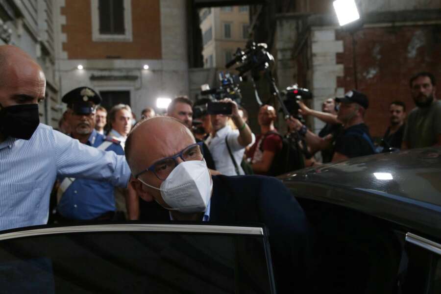 Centrosinistra, i tormenti dei quasi alleati: Calenda ossessionato da Fratoianni, Letta si è stufato