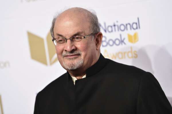 Salman Rushdie, i suoi “Versetti satanici” romanzo rivoluzionario: per questo fa paura