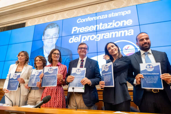 Il polo draghiano presenta il programma: le pagelle degli orali