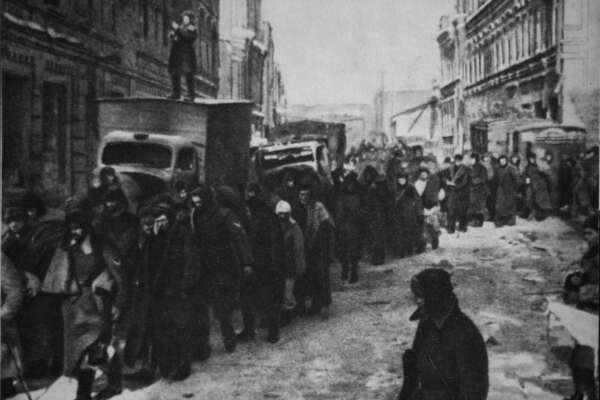 Battaglia di Stalingrado, così 80 anni fa Hitler perse la guerra: la disfatta nazista e l’operazione Urano di Stalin