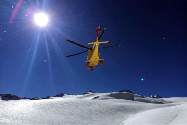 Foto LaPresse/Stefano Cavicchi 
17/03/2017 Lanzada – Sondrio, Italia 
cronaca Valanga in Valmalenco, morti due scialpinisti. 
Nella foto: uomini del Soccorso Alpino in azione a quota 3000 metri per le ricerche dei dispersi.