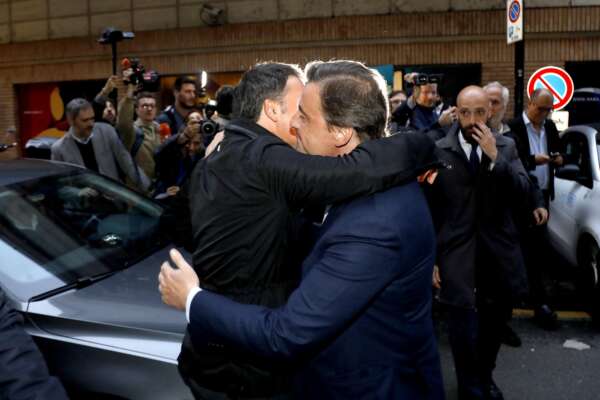 Foto LaPresse – Mourad Balti Touati
20/05/2019 Milano (Ita) – Largo Gustav Mahler
Cronaca
In vista dell’elezioni Europee un incontro organizzato dal Partito Democratico presso l’Auditorioum di Largo Mahler con Matteo Renzi e Carlo Calenda
Nella foto: Matteo Renzi con Carlo Calenda