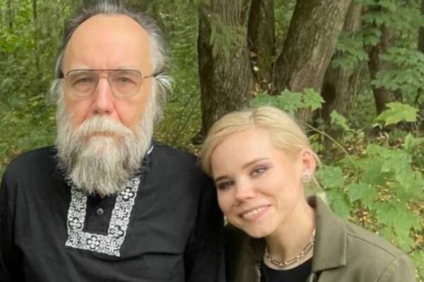 Chi è Aleksandr Dugin e chi era la figlia Daria Dugina morta nell’attentato a Mosca: “Guerra scontro civiltà”